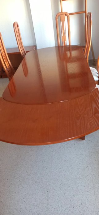 Mesa salon y6 sillas madera. 1,80de largo dos alas