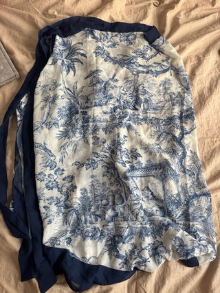 Bañador estampado azul y blanco con pareo