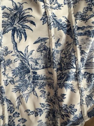 Bañador estampado azul y blanco con pareo
