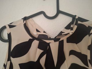 Blusa de verano beige y negra