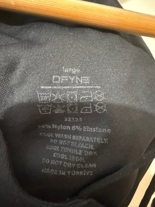 Top DFYNE Negro