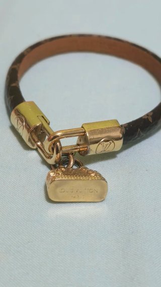 Pulsera Louis Vuitton Monogram con Charm
