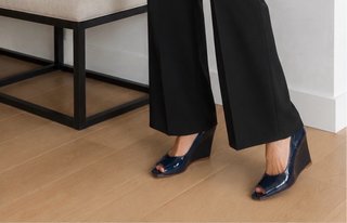 Sandalias de cuña charol azul marino
