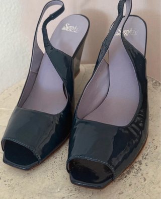 Sandalias de cuña charol azul marino