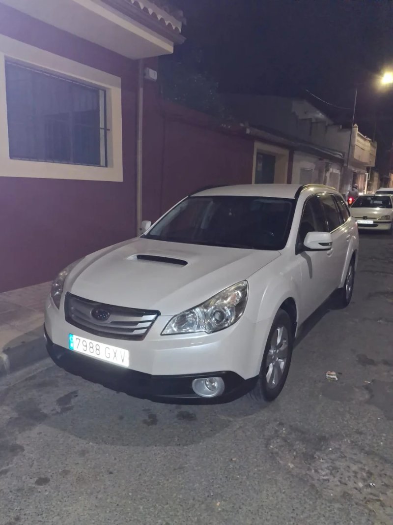 Subaru Outback 2010 - foto 1