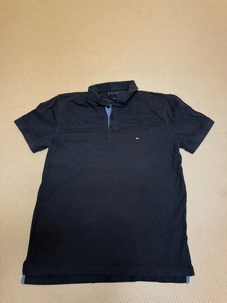 Polo negro con Detalles en Celeste