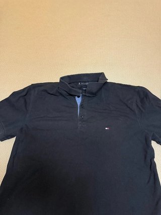 Polo negro con Detalles en Celeste