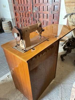 Máquina de coser Singer antigua