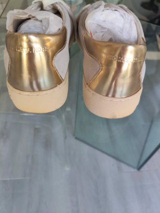 Zapatillas Michael Kors Beige y Doradas Talla 38