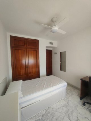 Habitación en alquiler en piso con chicas
