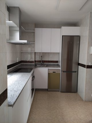 Habitación en alquiler en piso con chicas