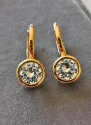 Pendientes chapados en oro con circonita