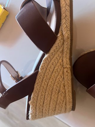 Sandalias cuña Cortefiel marrones