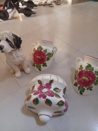 Figura de ángel con jarrón