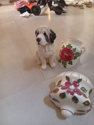 Figura de ángel con jarrón