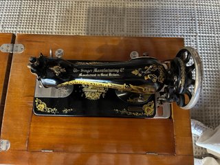 Máquina de coser Singer antigua