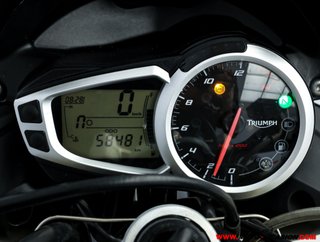 TRIUMPH STREET TRIPLE 675 ¿A2?