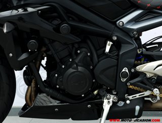 TRIUMPH STREET TRIPLE 675 ¿A2?