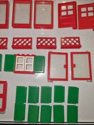 Lego pezzi vintage rossi e verdi