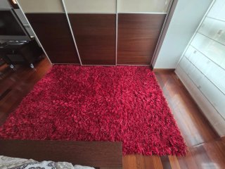 Alfombra pelo largo burdeos