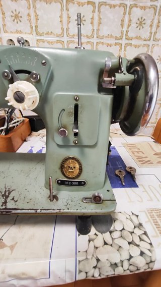 Máquina de coser Alfa 102-300
