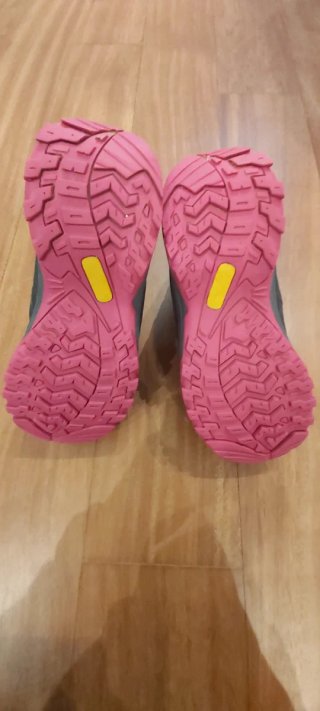 Botas de montaña Izas grises y rosas