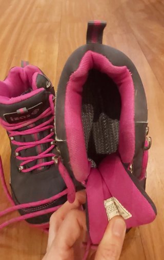 Botas de montaña Izas grises y rosas