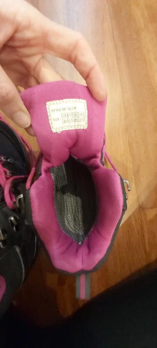 Botas de montaña Izas grises y rosas
