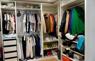 Armario modular blanco sin puertas
