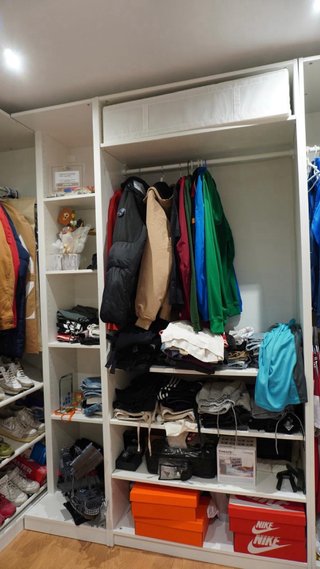 Armario modular blanco sin puertas