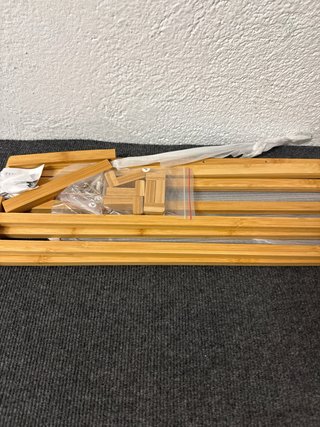 Estantería de bambú para tazas