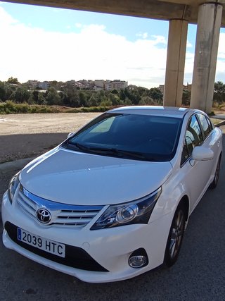 Toyota Avensis 2013