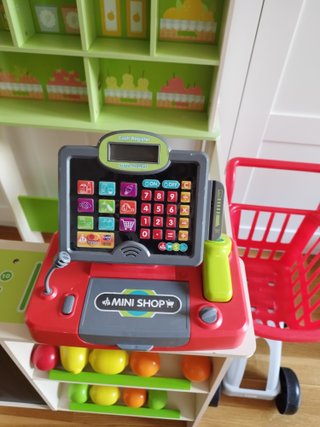 Supermercado de juguete con carrito