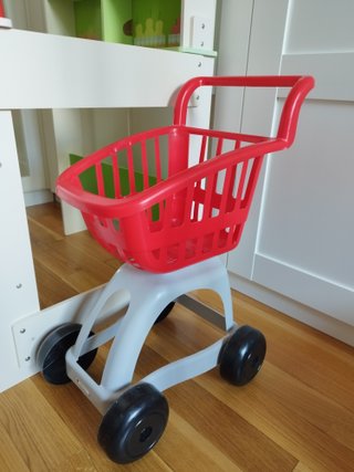 Supermercado de juguete con carrito