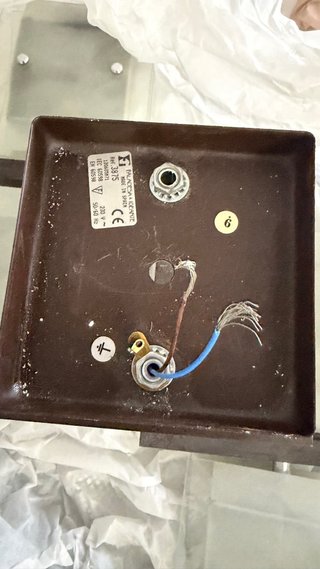 Lámpara de techo marrón y transparente