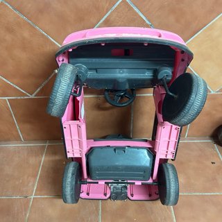 Coche rosa infantil
