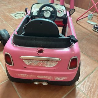 Coche rosa infantil