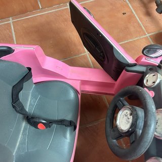 Coche rosa infantil
