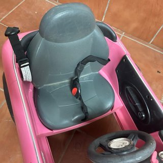 Coche rosa infantil