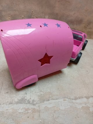 Coche y caravana para  caballos rosa
