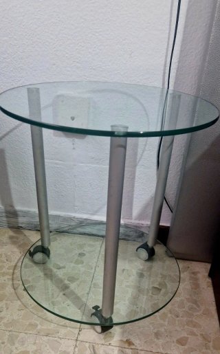 Mesa auxiliar cristal redonda con ruedas