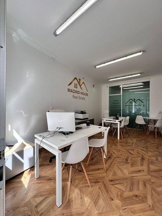 Local comercial en alquiler en Numancia en Madrid