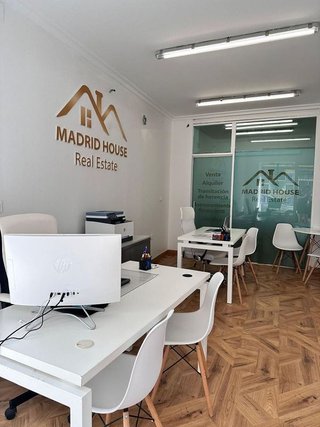 Local comercial en alquiler en Numancia en Madrid