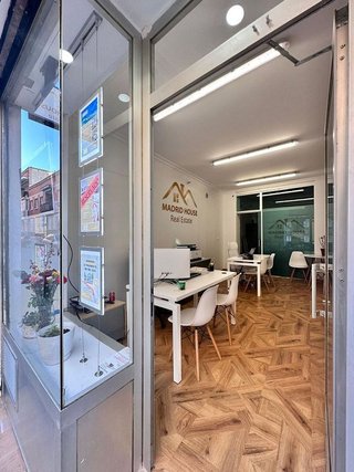 Local comercial en alquiler en Numancia en Madrid