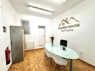 Local comercial en alquiler en Numancia en Madrid