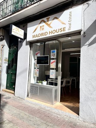Local comercial en alquiler en Numancia en Madrid