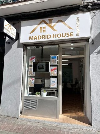 Local comercial en alquiler en Numancia en Madrid
