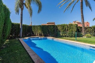 Casa pareada en alquiler en Río Real en Marbella