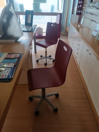 2 Sillas de Madera con Ruedas Giratorias