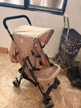 Carrito de bebé color beige